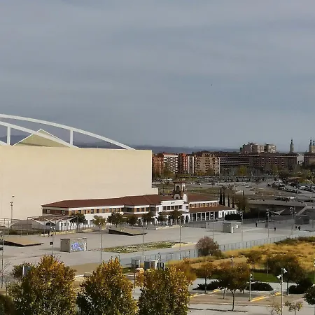 La Parada De La Estacion Con Parking Zaragoza Exterior photo
